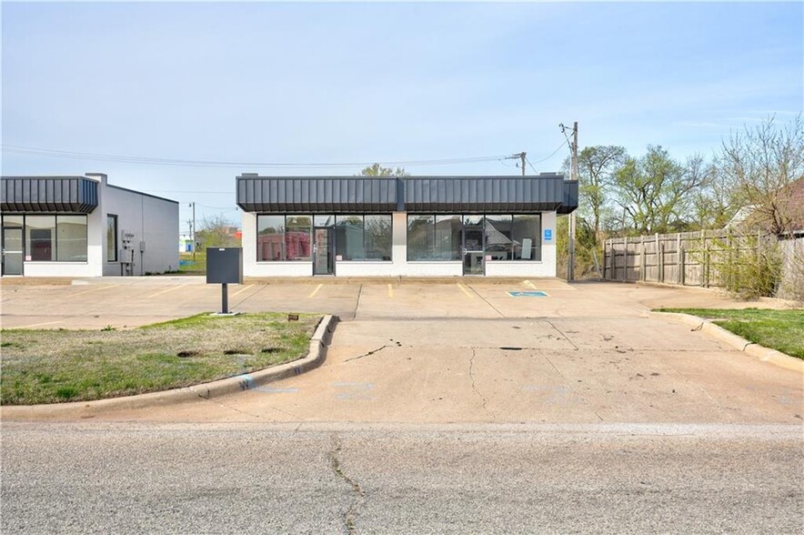 Primary Photo Of 13721-13723 Fairhill Ave, Edmond Freestanding For Lease