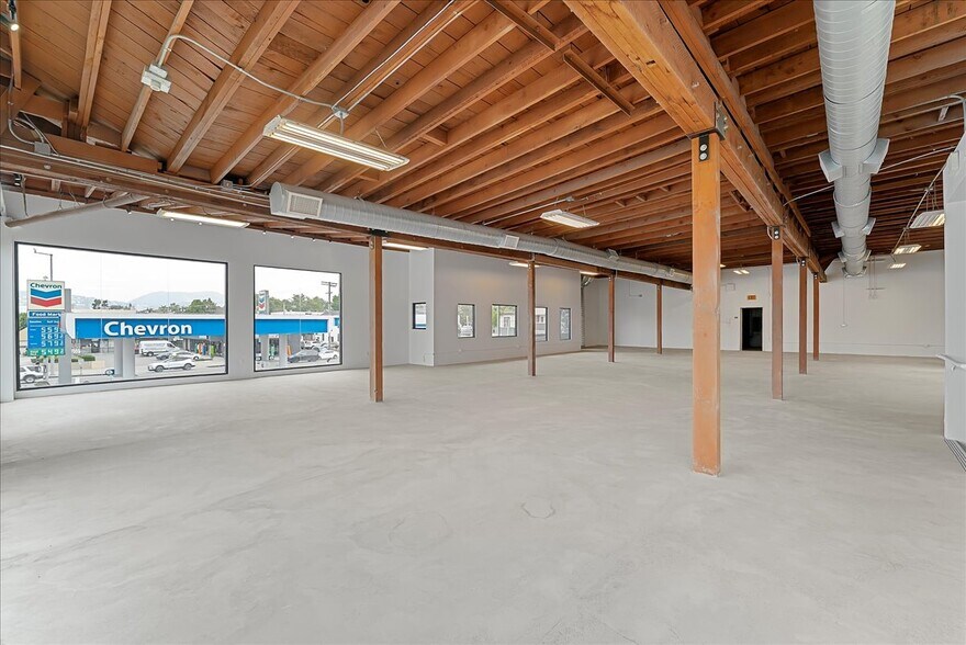 More Photos Of 176 N La Brea Ave, Los Angeles Storefront Retail Office For Sale