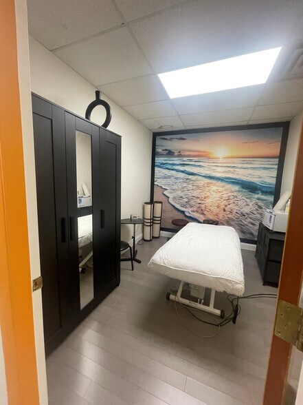 More Photos Of 500-502 Main St, Waltham Storefront Retail Residential For Lease