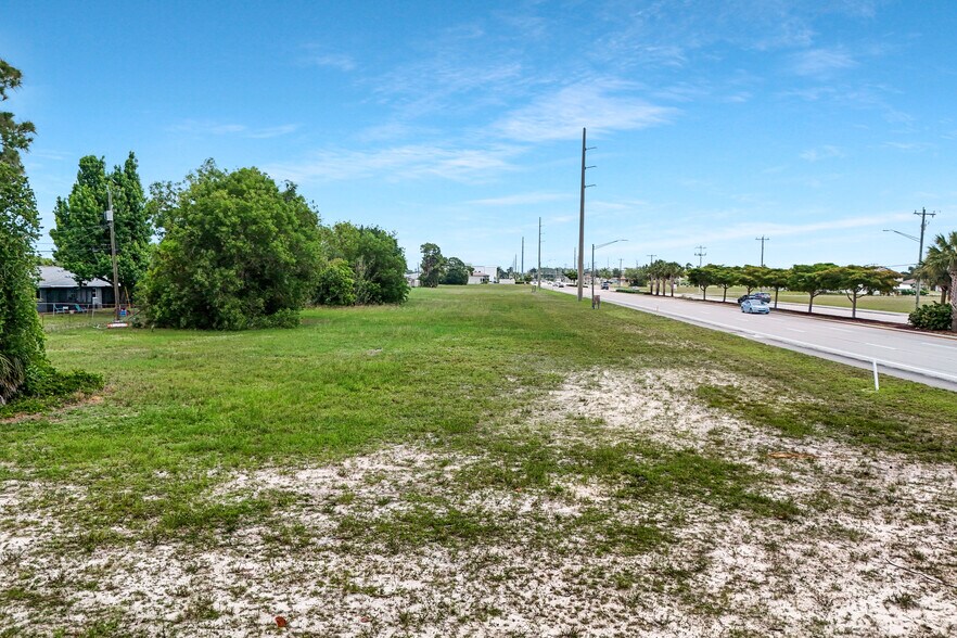 More Photos Of 1800 SW Santa Barbara Pl, Cape Coral Land For Sale