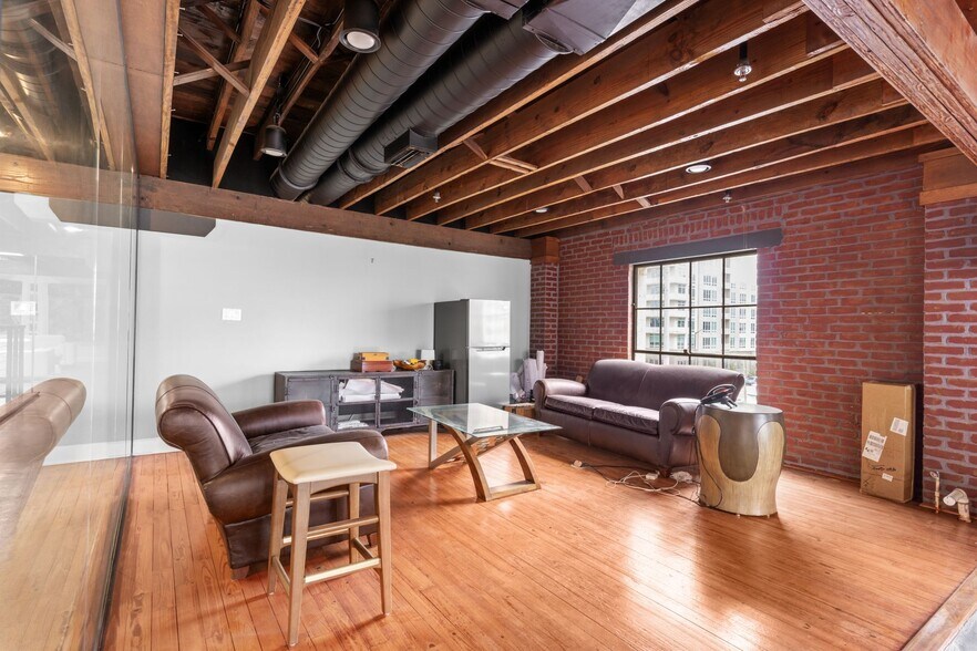 More Photos Of 1121 E Twiggs St, Tampa Loft Creative Space For Lease