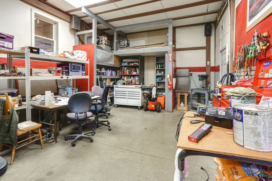 More Photos Of 4588 S Park Ave, Hamburg Office Residential For Sale