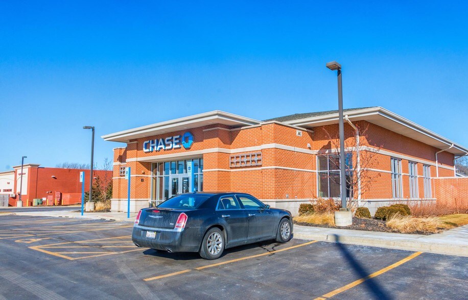 More Photos Of 2030 E Grand Ave, Lindenhurst Freestanding For Lease