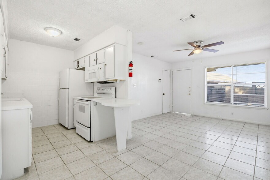 More Photos Of 7774 Skolout St, San Antonio Apartments For Sale