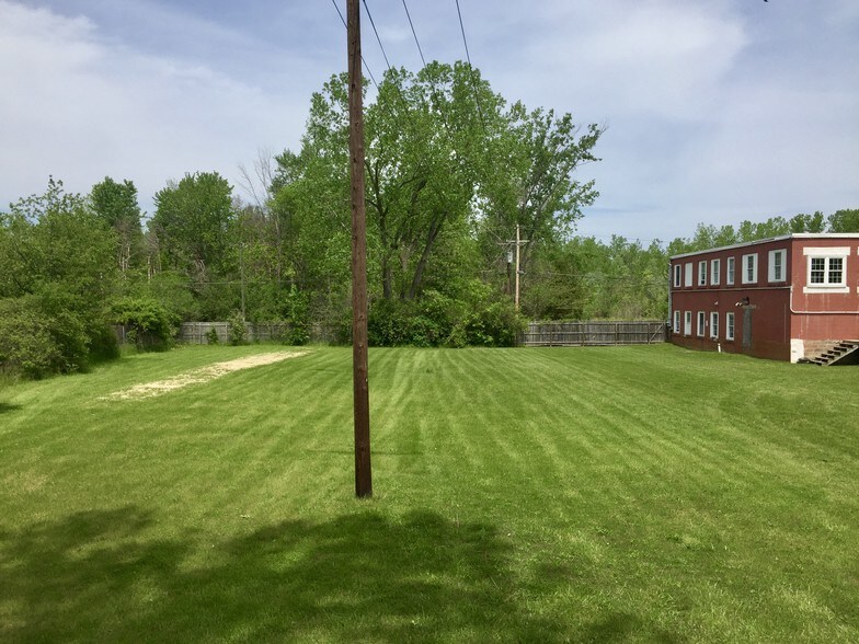 More Photos Of 1426 W River Rd, Waterloo Township Apartments For Lease