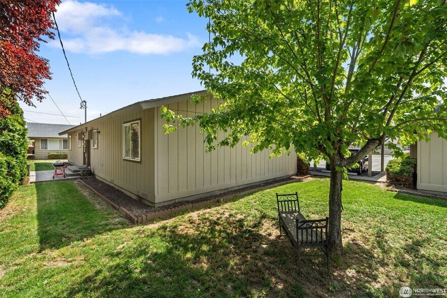 More Photos Of 1011-1015 S 48th Ave, Yakima Apartments For Sale