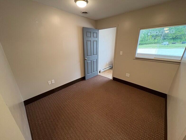 More Photos Of 703 Widewater Dr, Lafayette Warehouse For Lease