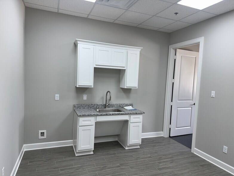 More Photos Of 26717 Westheimer Pky, Katy Unknown For Lease