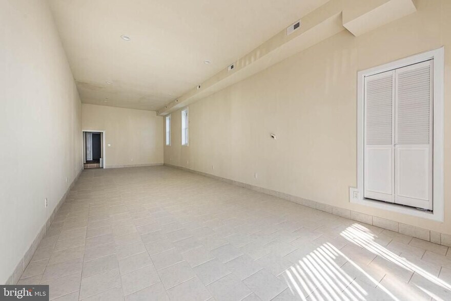 More Photos Of 1640 N Broadway, Baltimore Flex For Sale