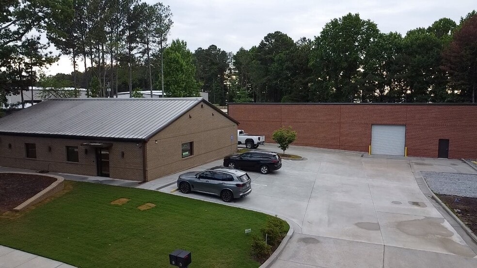 More Photos Of 740 N Price Rd, Buford Industrial For Lease