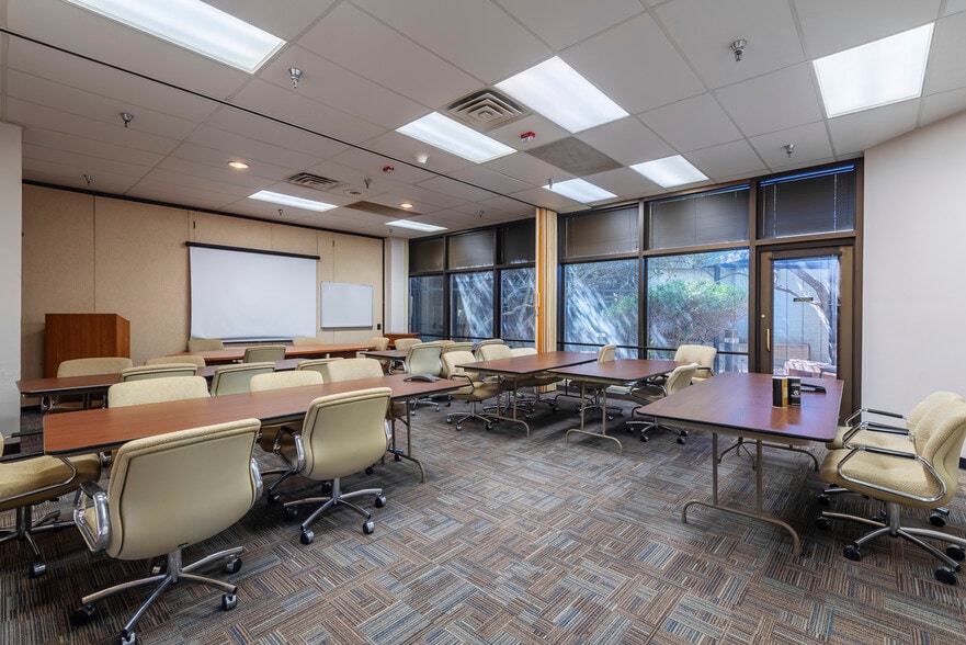 More Photos Of 5000 S Bowen Rd, Arlington Industrial For Lease