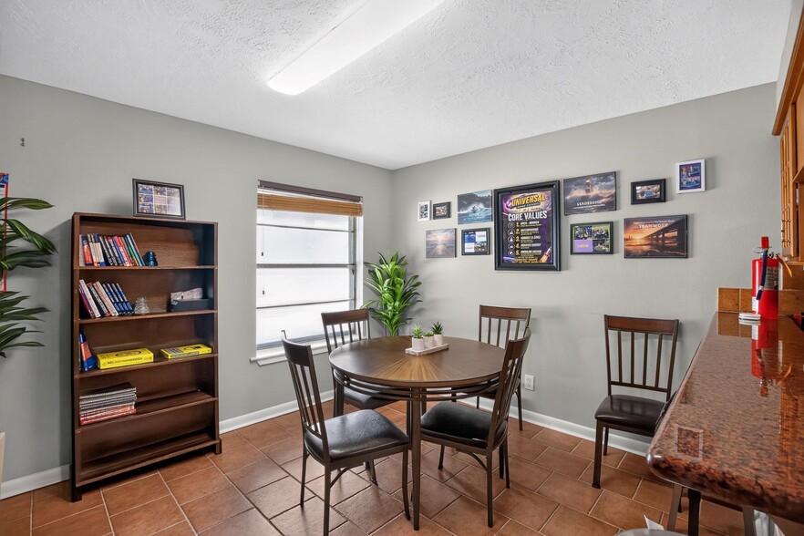 More Photos Of 9326 Kay Ln, Houston Office Residential For Sale