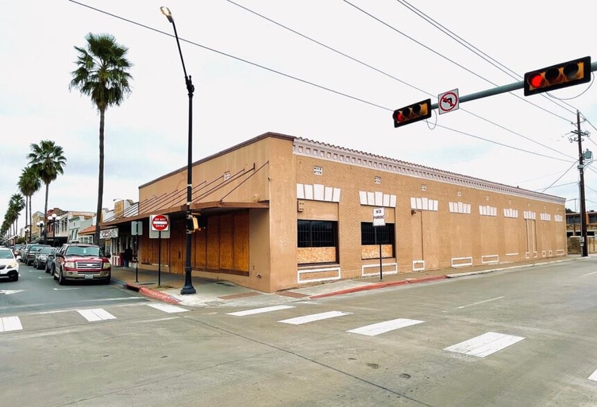 More Photos Of 1263 E Adams St, Brownsville Restaurant For Sale