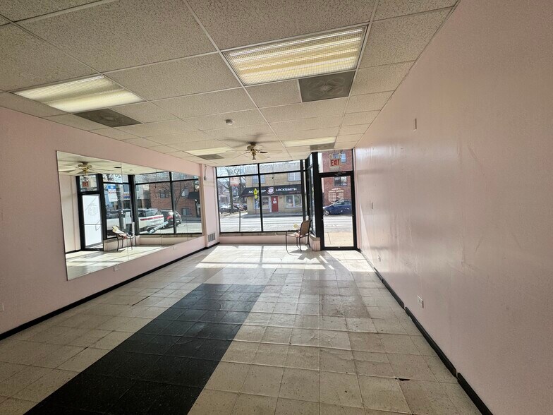 More Photos Of 3034-3040 W Montrose Ave, Chicago Apartments For Lease