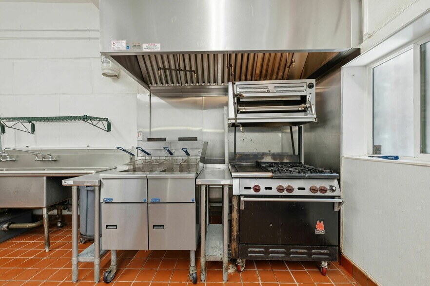 More Photos Of 329 14th St, Oakland Restaurant For Sale