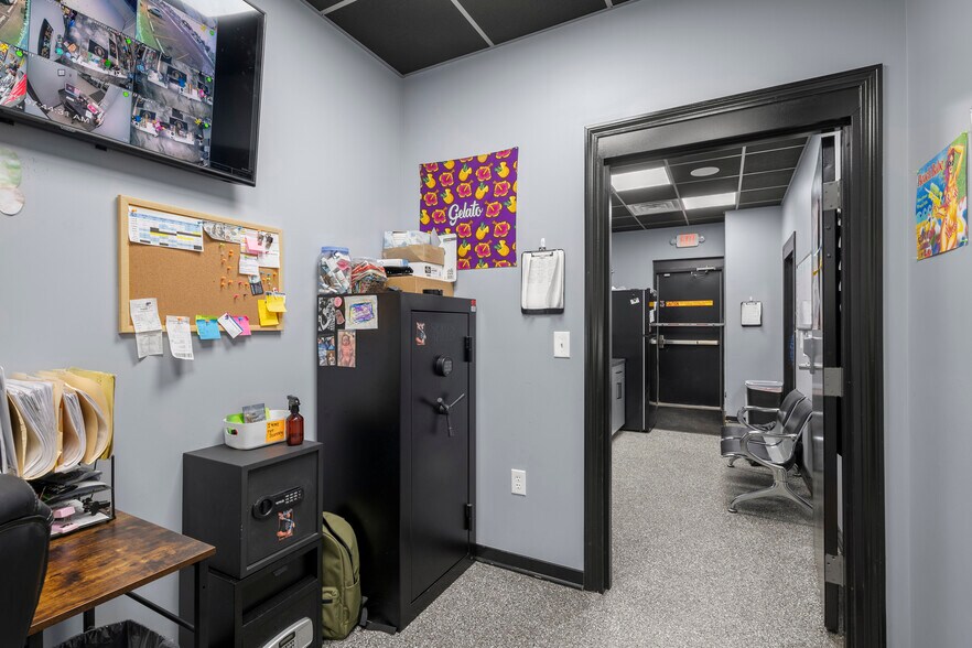 More Photos Of 411 Lafayette Ave, Bay City Fast Food For Sale