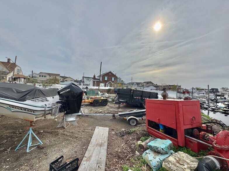 More Photos Of 25 Lacon Ct, Brooklyn Marina For Sale