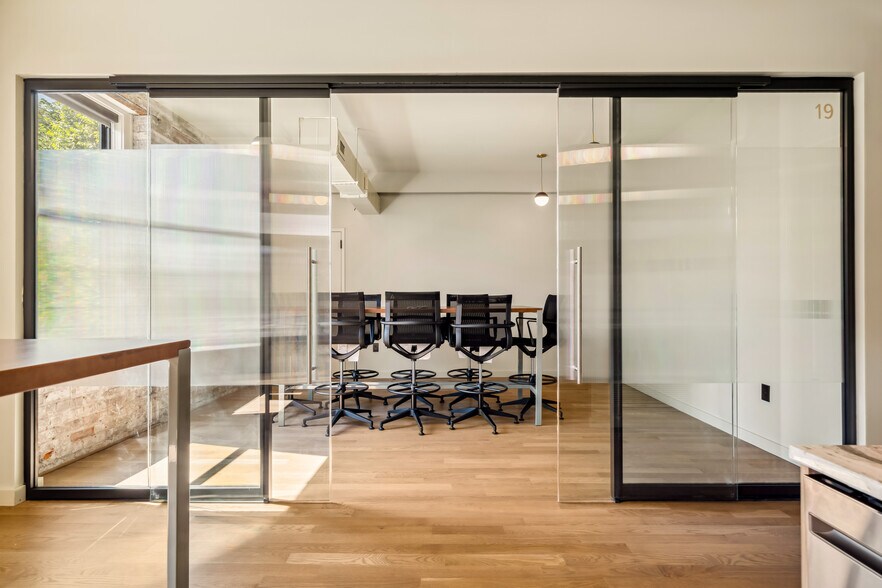 More Photos Of 110-122 Glenwood Ave, Raleigh Coworking Space