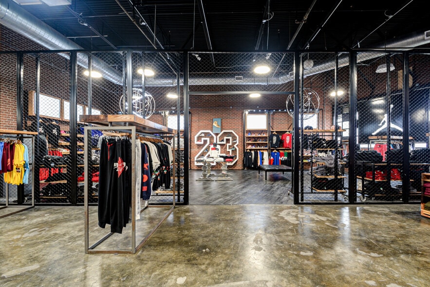 More Photos Of 20121 Highway 59 N, Humble Freestanding For Sale