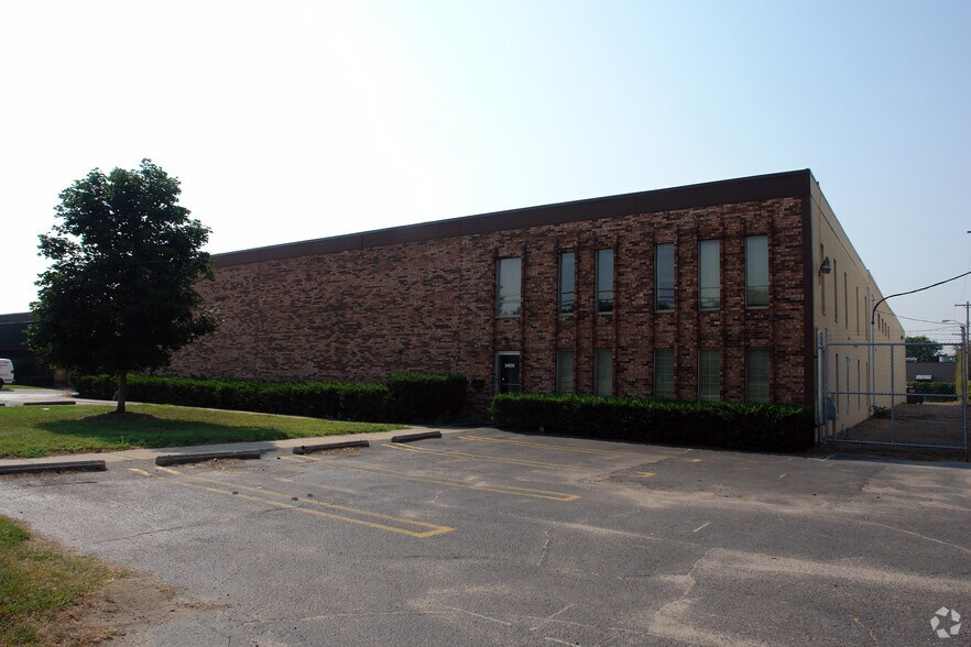 More Photos Of 34039 Schoolcraft Rd, Livonia Warehouse For Sale