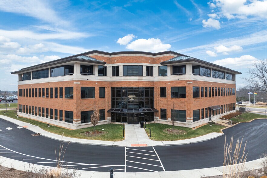 Primary Photo Of 16091 Swingley Ridge Rd, Chesterfield Office For Sale