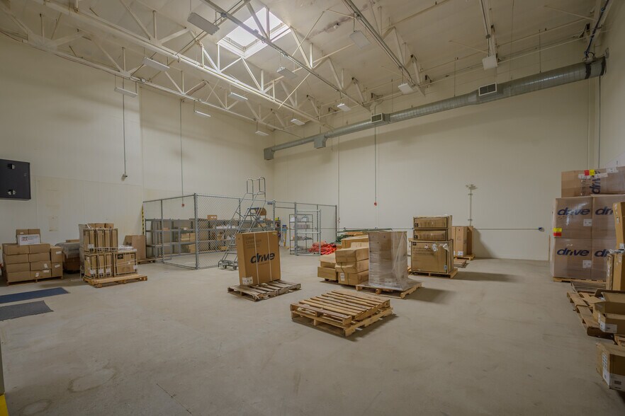 More Photos Of 42389 Winchester Rd, Temecula Warehouse For Sale