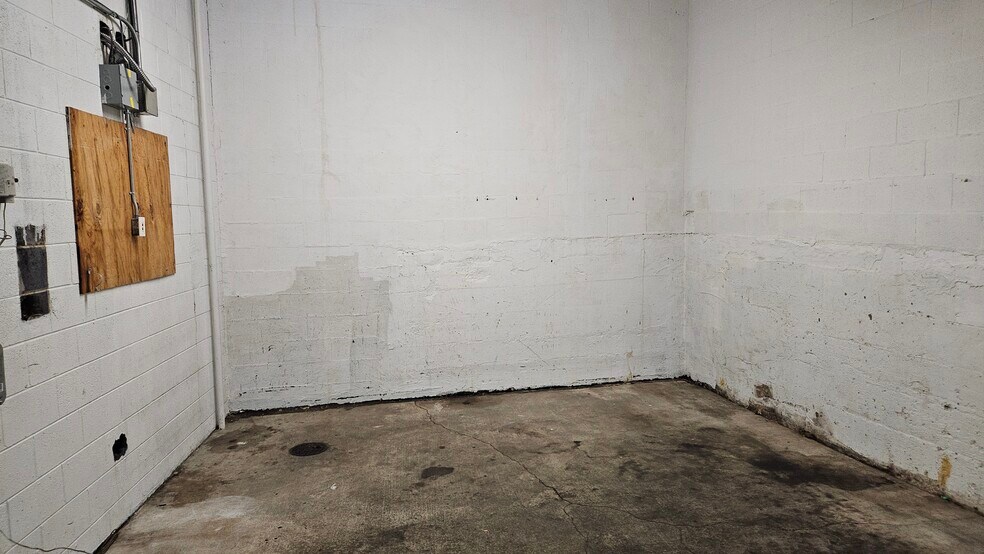 More Photos Of 301 W Main St, Saint Albans Convenience Store For Sale