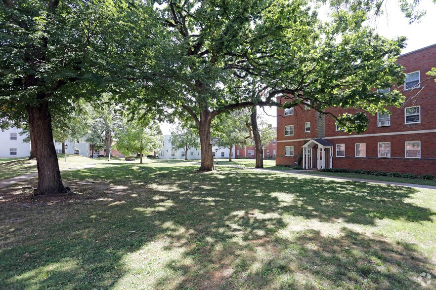 More Photos Of 3333 Grand Ave, Des Moines Apartments For Sale