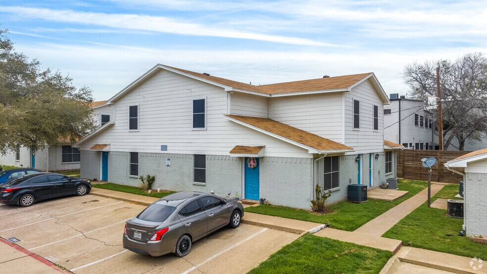 More Photos Of 121 S Hampton Rd, Crowley Apartments For Sale