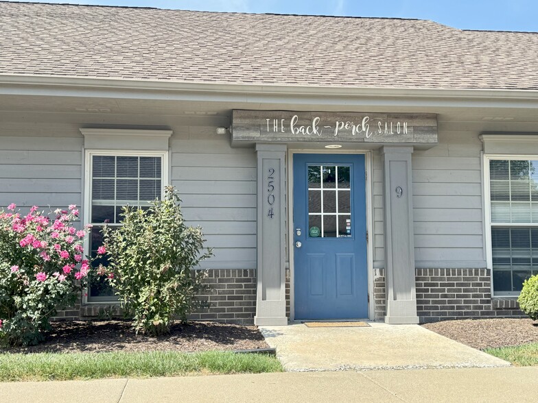 Primary Photo Of 2504 Veterans Memorial Pky S, Lafayette Office For Lease