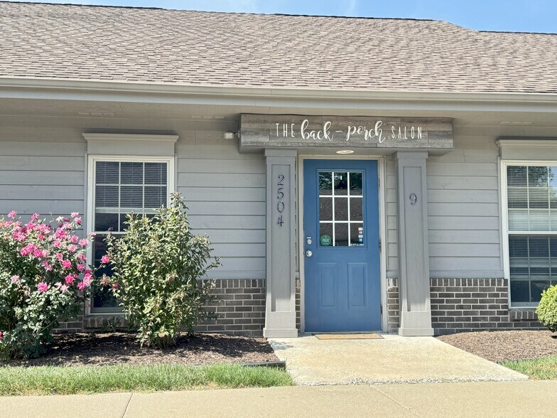 Primary Photo Of 2504 Veterans Memorial Pky S, Lafayette Office For Lease