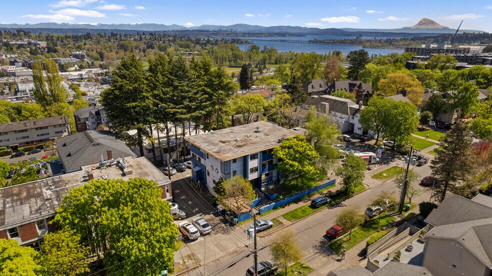 More Photos Of 4626 21st Ave NE, Seattle Sorority Fraternity House For Sale