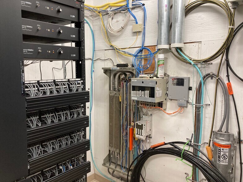 More Photos Of 7887 Hub Pky, Valley View Office For Lease