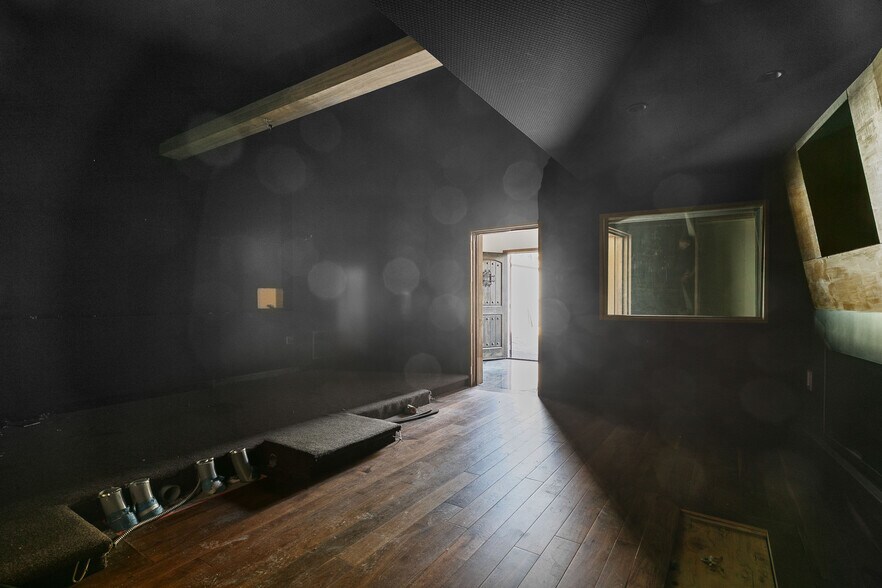 More Photos Of 5520-5522 Cahuenga Blvd, North Hollywood Freestanding For Sale