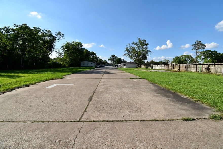 More Photos Of 3401 N Alexander Dr, Baytown Hotel For Sale