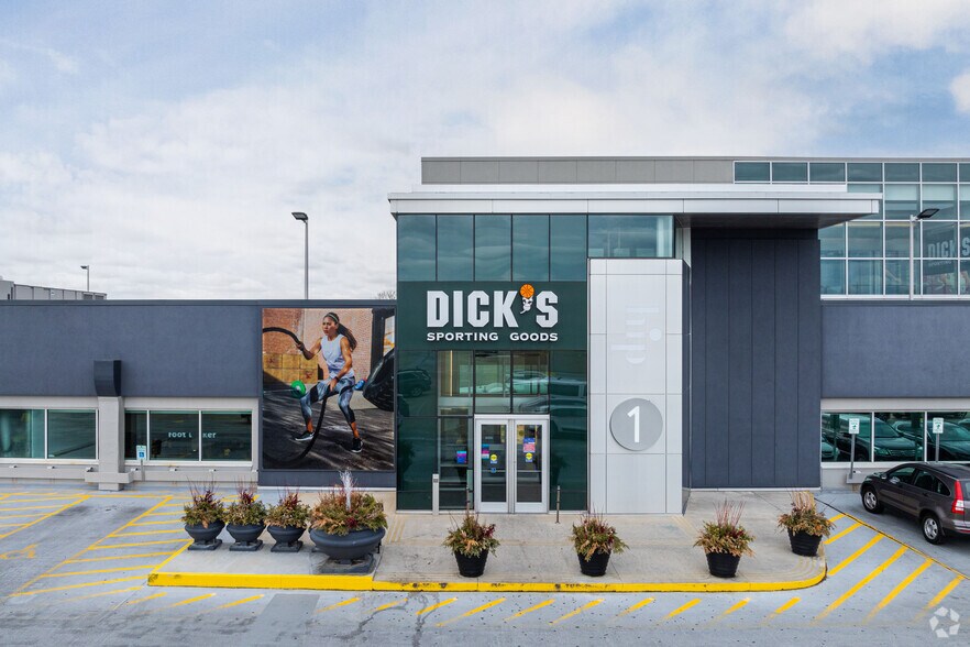 More Photos Of 4104 N Harlem Ave, Norridge Unknown For Lease