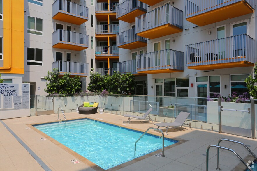 More Photos Of 424 W Pico Blvd, Los Angeles Apartments For Lease