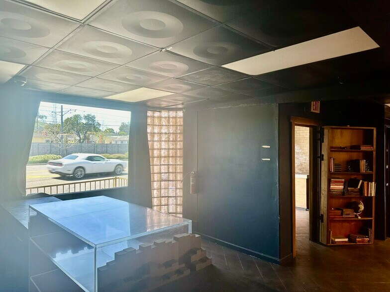 More Photos Of 5277 W Jefferson Blvd, Los Angeles General Retail For Sale