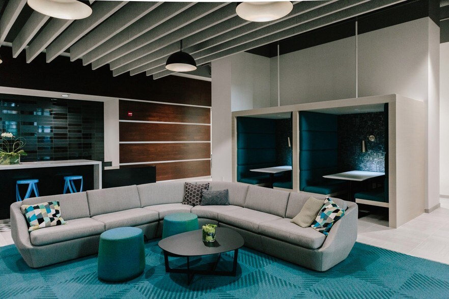 More Photos Of 800 LaSalle Ave, Minneapolis Office For Lease