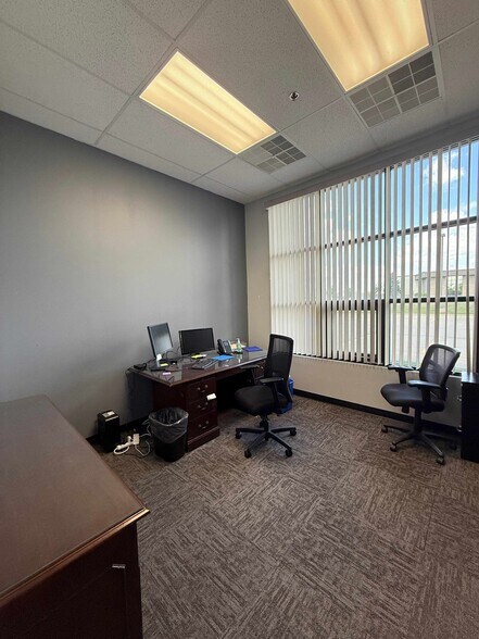 More Photos Of 5005 Bowling St SW, Cedar Rapids Loft Creative Space For Sale