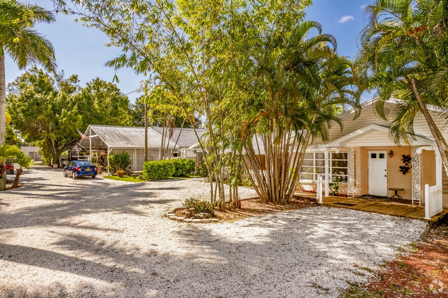 More Photos Of 1800 Kofresi Ct, Ruskin Hotel For Sale