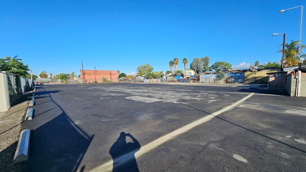 More Photos Of 11026 Roswell Ave, Pomona Industrial For Lease