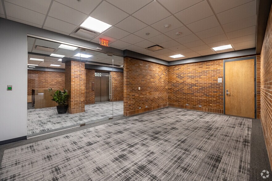 More Photos Of 7300 Westown Pky, West Des Moines Medical For Lease