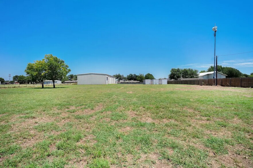 More Photos Of 124 S Nolan River Rd, Cleburne Flex For Lease