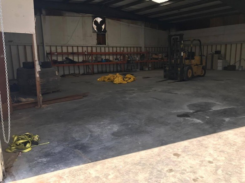 More Photos Of 10905 S US Highway 41, Gibsonton Warehouse For Lease