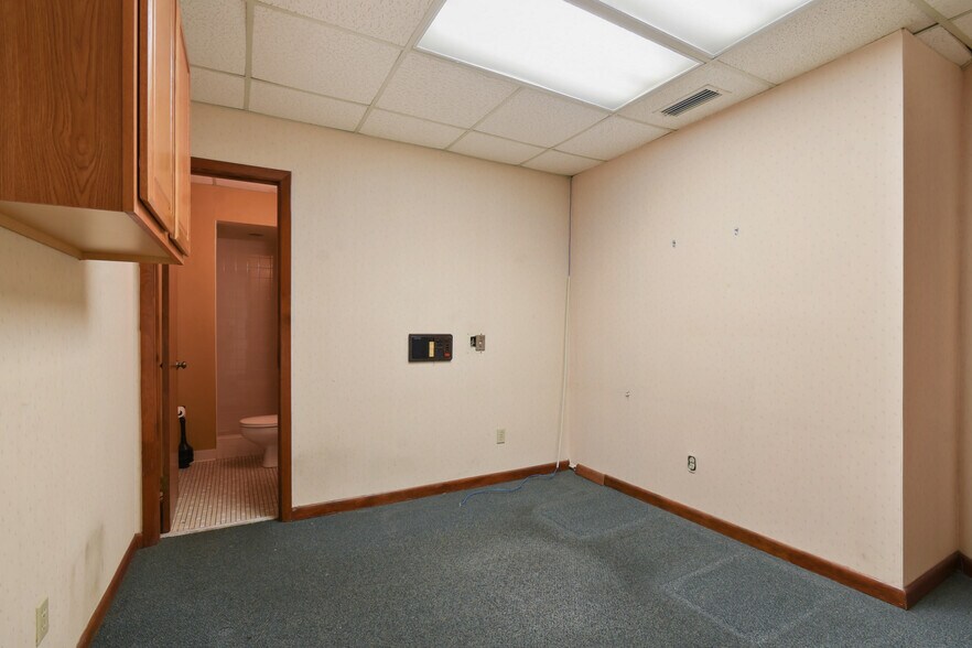More Photos Of 953 Lane Ave S, Jacksonville Medical For Lease