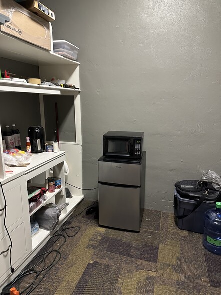 More Photos Of 332 15th St, Ashland General Retail For Sale