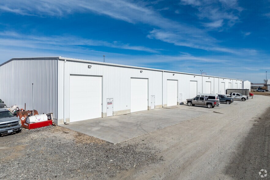 Primary Photo Of 21880 Platteview Rd, Gretna Warehouse For Lease