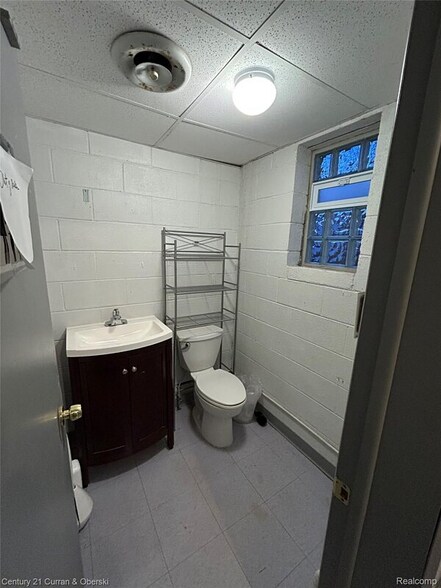 More Photos Of 26032 5 Mile Rd, Redford Township Freestanding For Sale