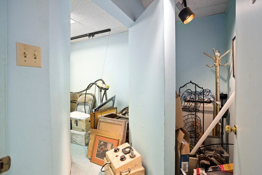 More Photos Of 130 N Main St, Petal Medical For Sale